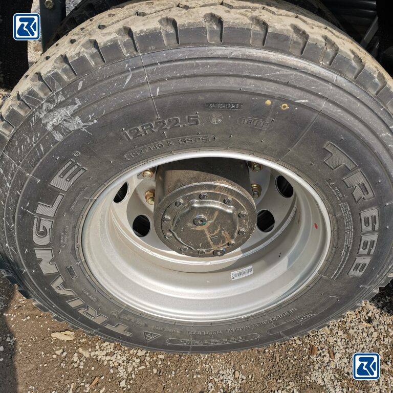 Monitoring Tire Pressure-HOWO Tractors